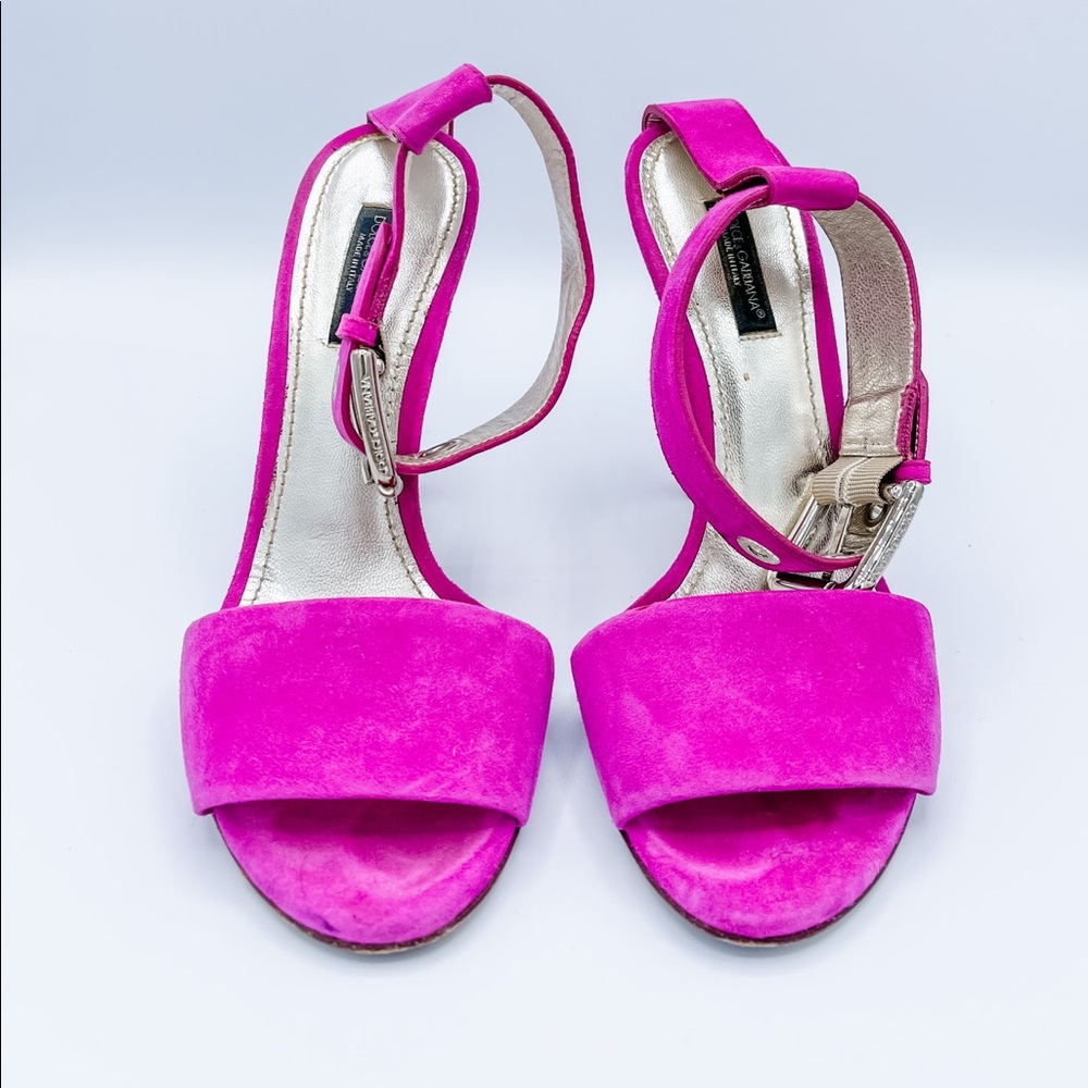 Beautiful suede Dolce & Gabbana sandals that are in great condition.